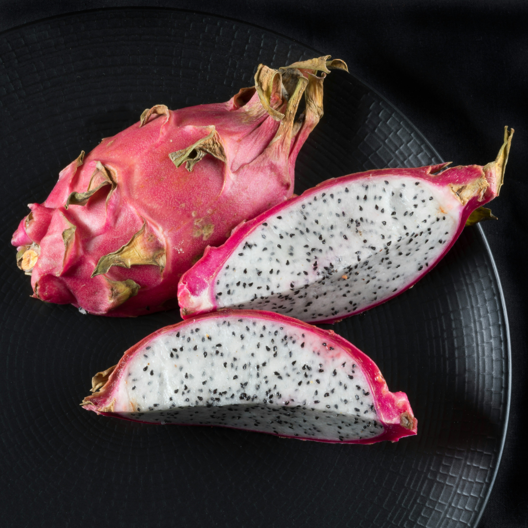 Raudonasis drakono vaisius baltu vidumi (Pitahaya)
