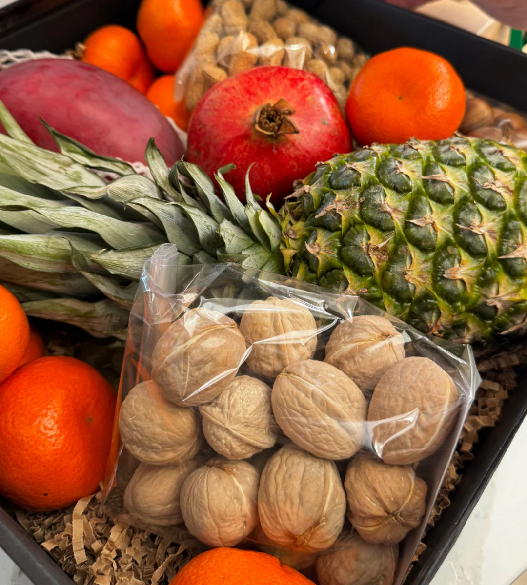 Didelis vaisių ir riešutų rinkinys